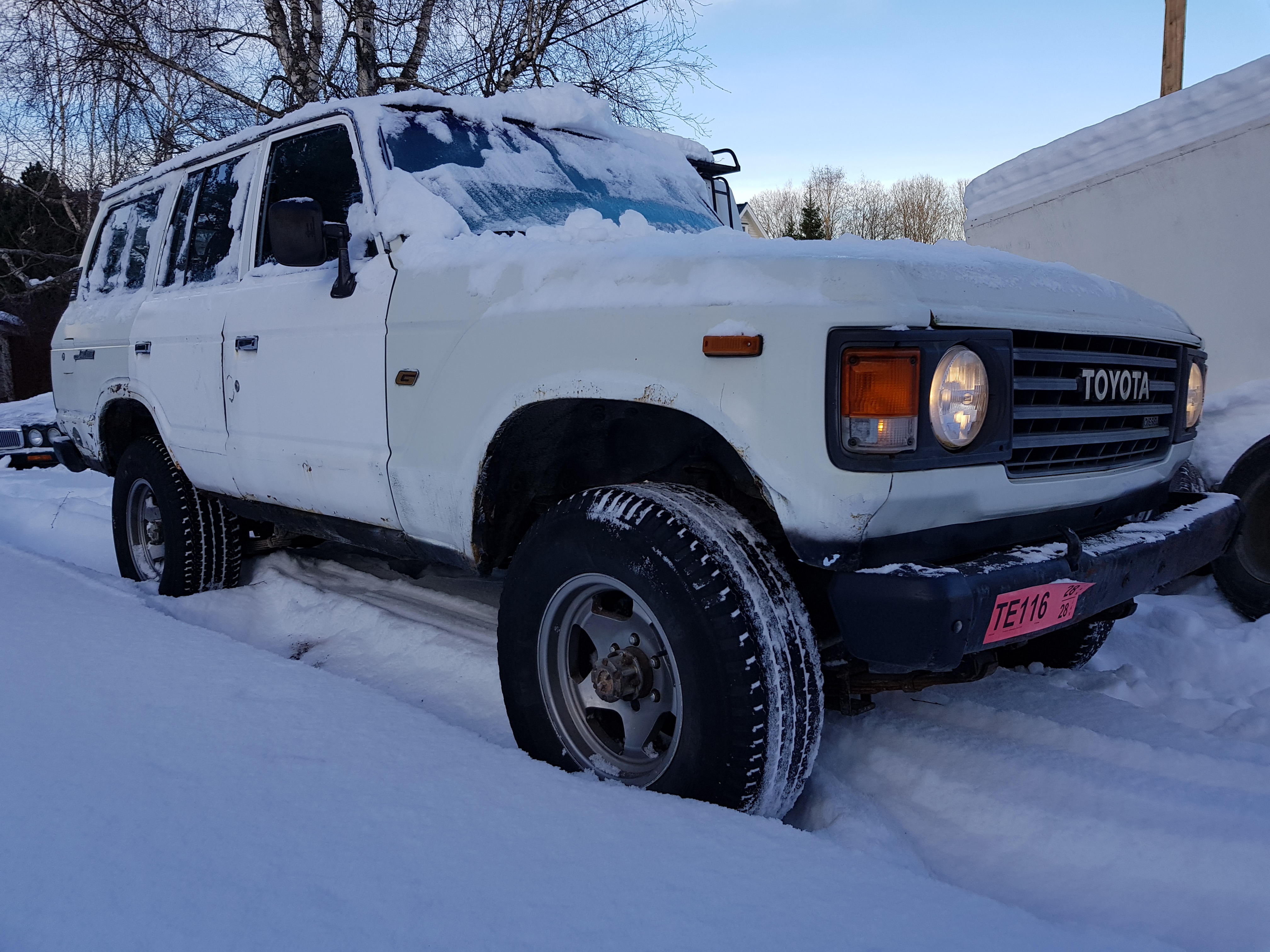 1986 Toyota Land Cruiser prosjektet, fikk «nye» dekk.