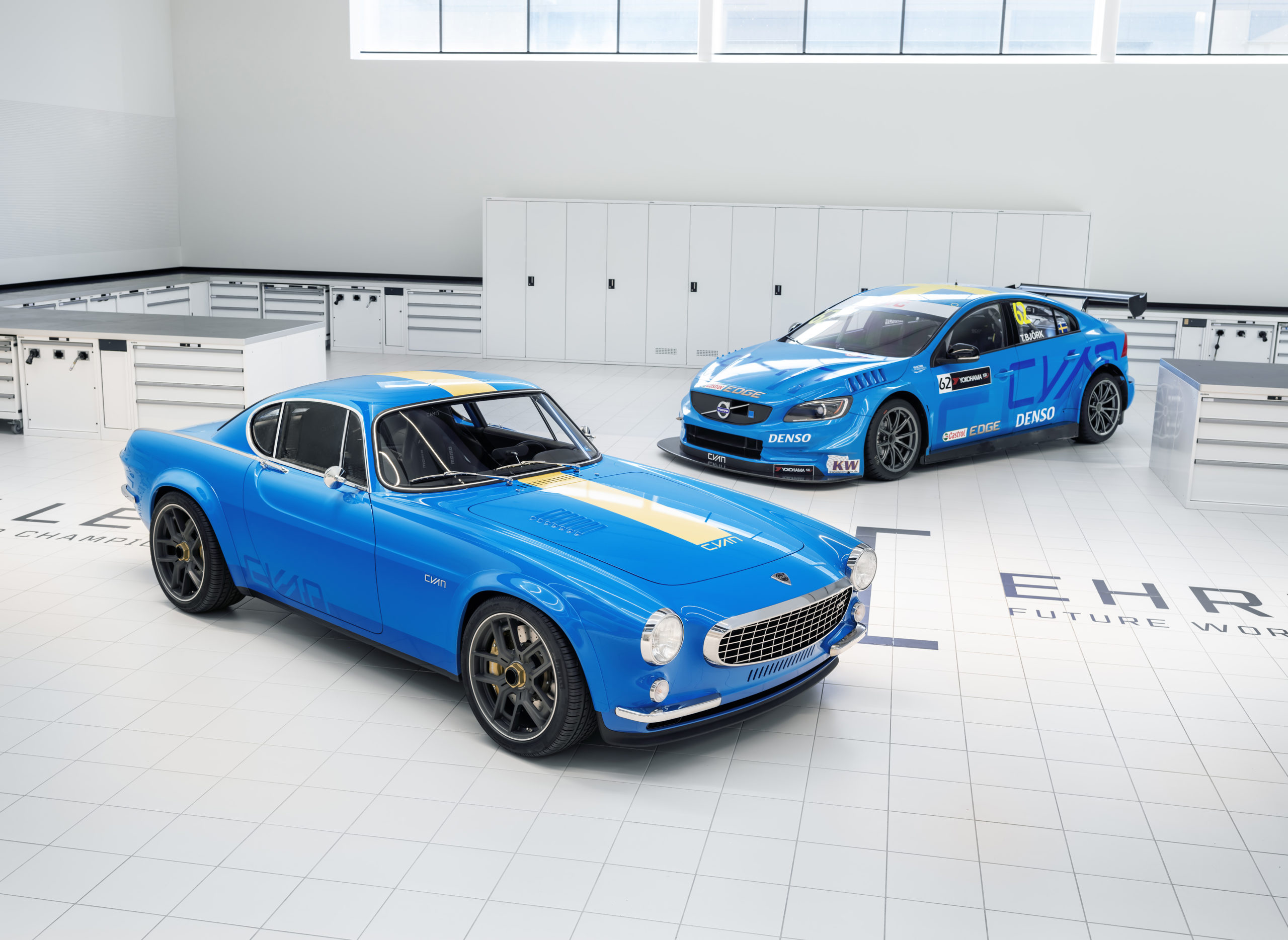 Revealing the Volvo P1800 Cyan