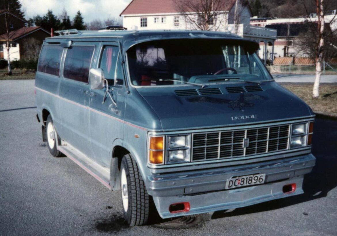 Starter en Short video serie om mine biler… Min første bil var en 79 Dodge RAM B300